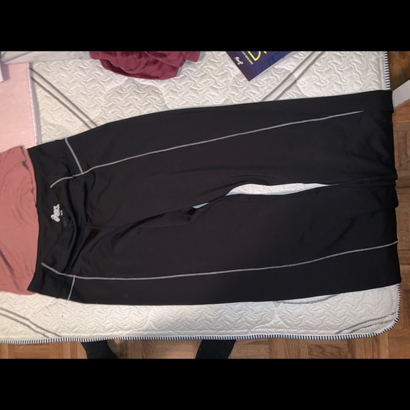 Yoga pants 9/10 condition - Picture 2 of 2